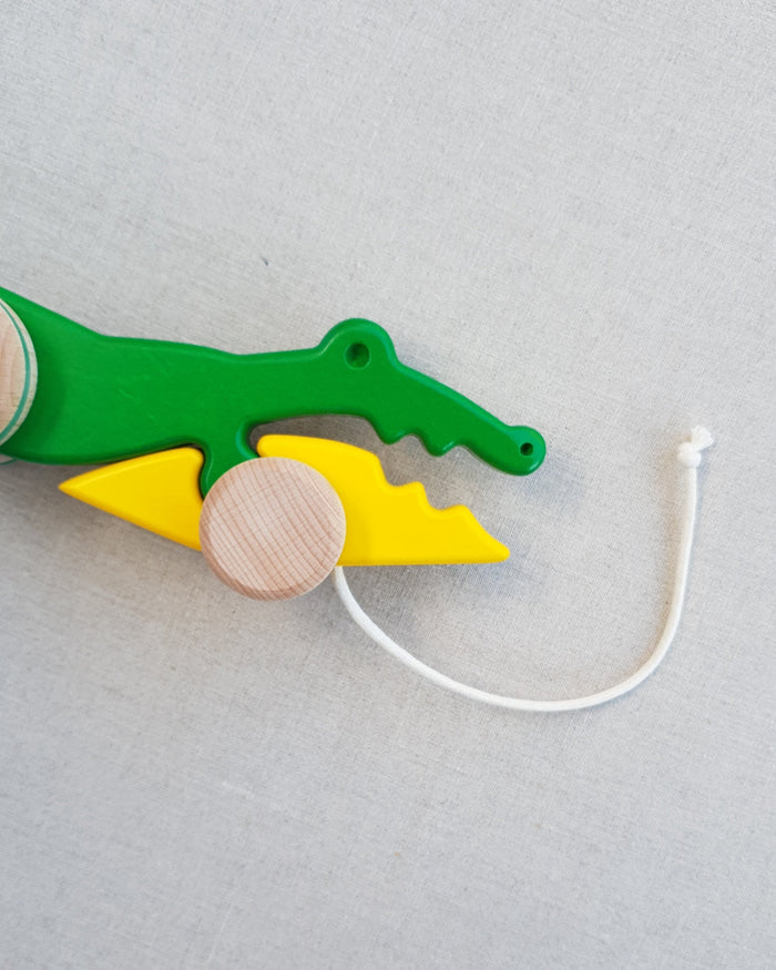 Bajo Crocodile Pull Along