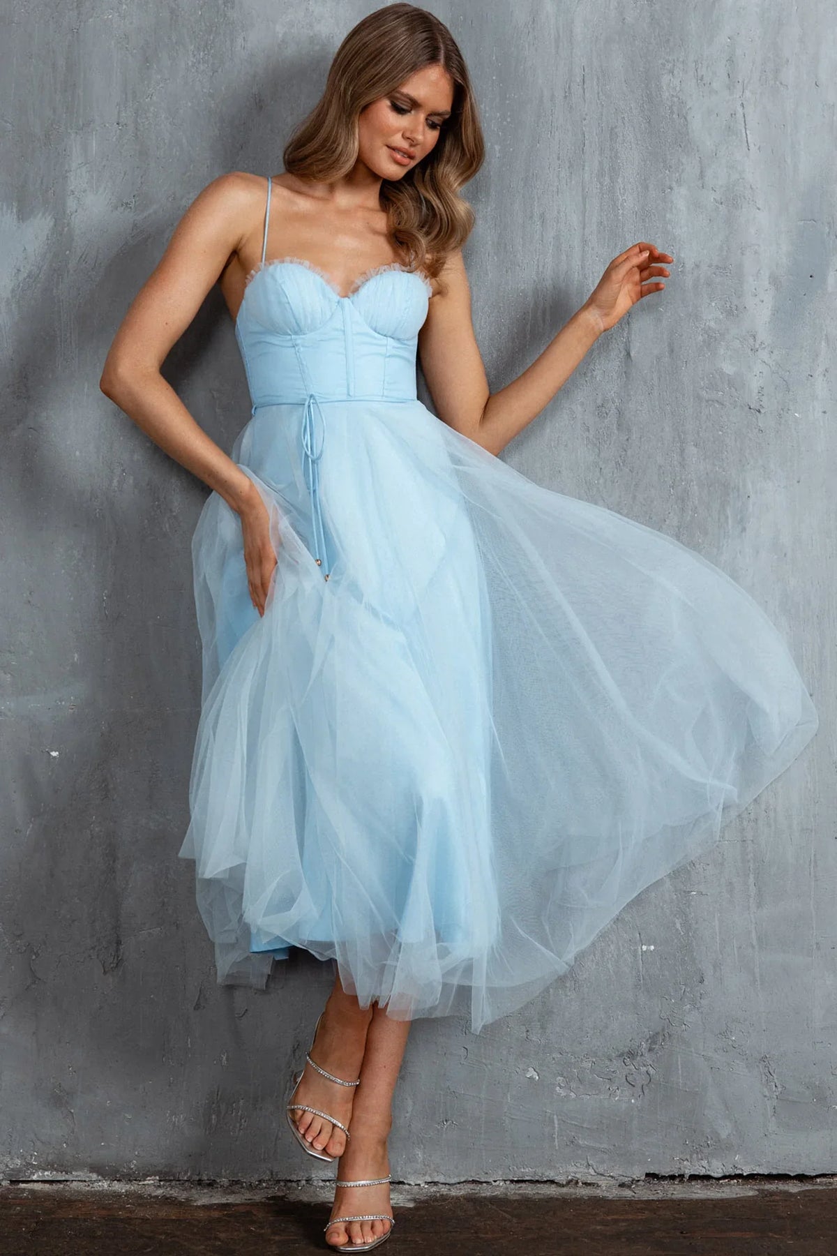 Smitten Sweetheart Neckline Chiffon Midi Dress Blue