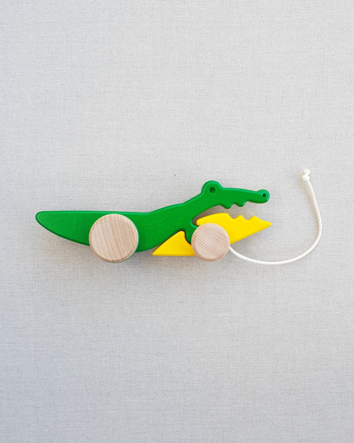 Bajo Crocodile Pull Along