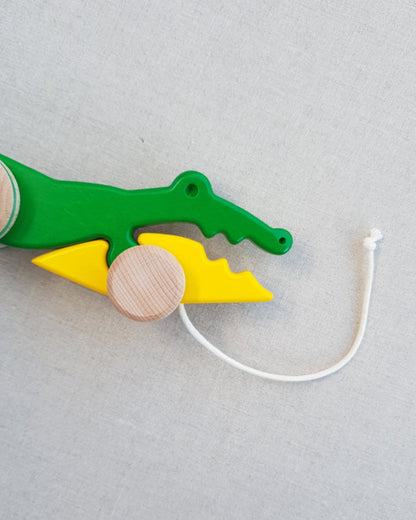 Bajo Crocodile Pull Along